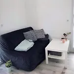 Muse Proche Gare Apartman *